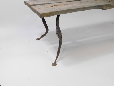 Andrew Thompson (British, 20thC/21stC). A wooden and cast iron bench, Preying Mantis, formed of two planks from a lock gate, raised on four cabriole legs, 54cm high, 188cm wide, 57cm deep. - 3