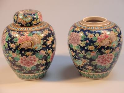 A pair of Chinese ginger jars