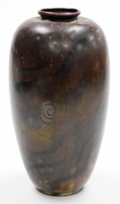 A Japanese inlaid bronze ovoid vase decorated with fishes, etched mark to base, Meiji period, 29cm high. - 3