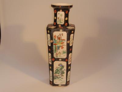 An 18thC Chinese slab vase of slightly tapering form