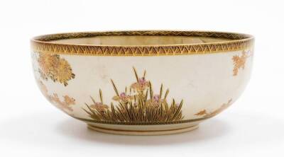 A Japanese Satsuma bowl, decorated with women walking in front of The Golden Pavilion in Kyoto, the exterior with irises, chrysanthemums and maple foot, the base signed Hakuzan, Meiji period, 18cm diameter. - 3