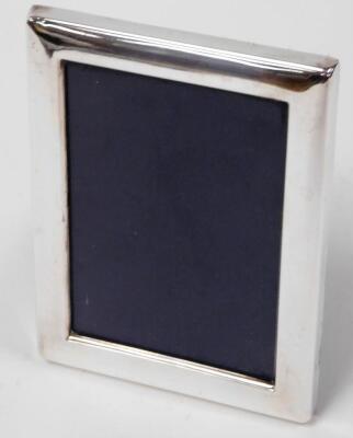 An Elizabeth II silver photograph frame, of plain rectangular design, with easel back, Sheffield 1988, 17cm high, 13cm wide.