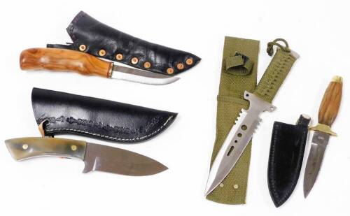 Various sheath knives, to include one in khaki sheath, 25cm wide, etc. (4)