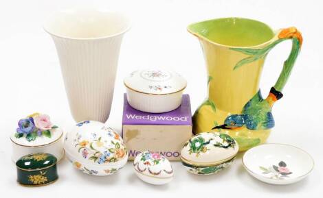 A group of ceramics, to include a Masons ironstone trinket box, a Crown Staffordshire green trinket box, a Caversmore trinket box, a Wedgwood Hathaway Rose trinket dish, an Aynsley Cottage Garden trinket box, a Wedgwood trinket box, a Crown Staffordshire 