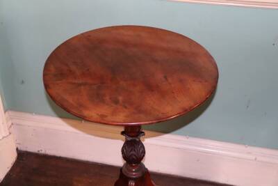 An early 19thC mahogany tripod table, with circular top, acanthus carved pillar on three downswept reeded legs, 76cm high, 50cm diameter. - 2