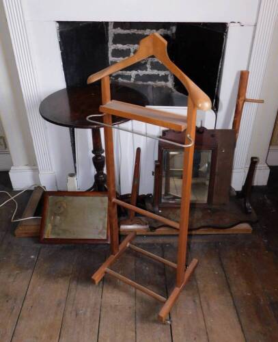 A 19thC mahogany tripod table, two dressing table mirrors, oak fender and valet stand. (quantity)