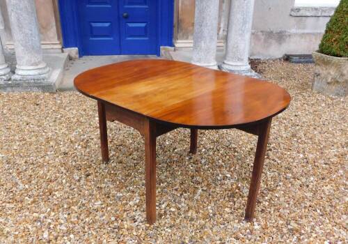 A 19thC mahogany drop leaf table, the top with rounded corners on chamfered legs, 71cm high, 99cm wide.