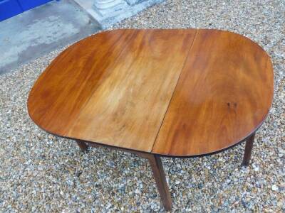 A 19thC mahogany drop leaf table, the top with rounded corners on chamfered legs, 71cm high, 99cm wide. - 2