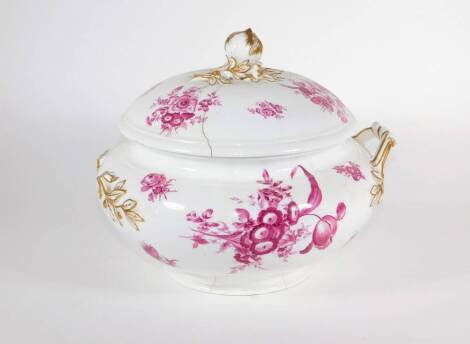 A Victorian porcelain tureen and cover, 32cm diameter. (AF)