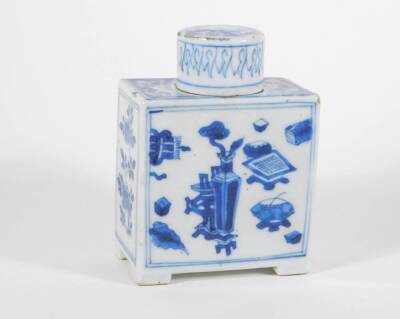 An 18thC blue and white porcelain tea canister and cover, decorated with vases and flowers, 12cm high. - 2