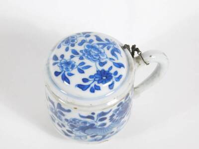 A 18thC Chinese pot and cover, of cylindrical form with blue and white floral decoration, 9cm high. - 2