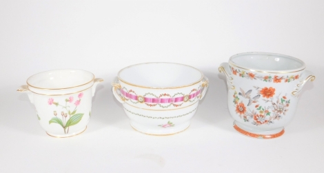 Four porcelain planters, smallest being Minton, a Vista Augre, a further similar Vista Augre but slightly smaller, and a Victorian example 20cm diameter. (4)