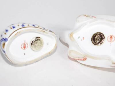 Two Royal Crown Derby paperweights, comprising of a rabbit and tortoise. - 2