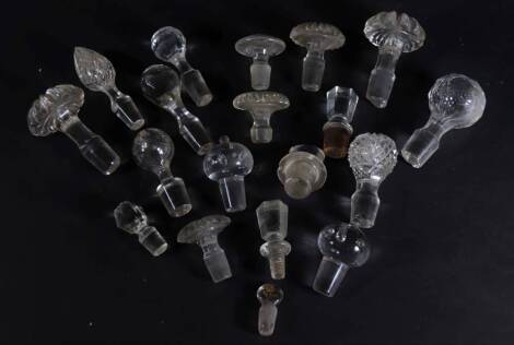 A collection of various decanter and bottle stoppers. (19)