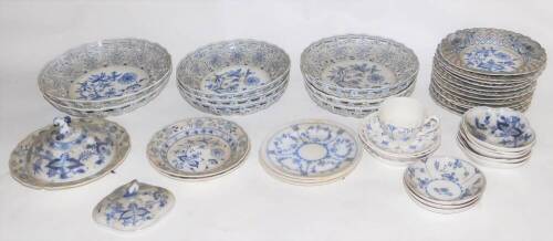 A mixed lot of Meissen Onion pattern dessert ware, including baskets, 6 medium 2 large pieces, tureens, saucers, etc. (2 boxes)