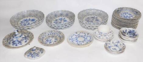 A mixed lot of Meissen Onion pattern dessert ware, including baskets, 6 medium 2 large pieces, tureens, saucers, etc. (2 boxes)