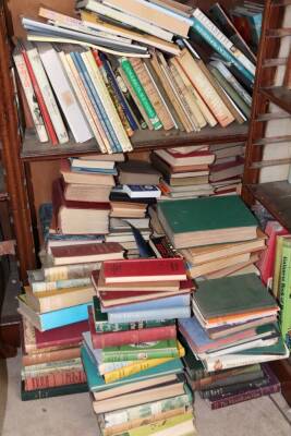 A large quantity of mixed general literature, mostly modern.