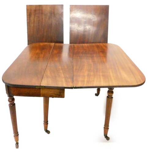 An early 19thC mahogany concertina action dining table, in the manner of Gillows, the rectangular top with a reeded edge and rounded corners, on turned and reeded tapering legs with ceramic castors, with two loose leaves, 45cm high, 121cm wide, 61cm deep