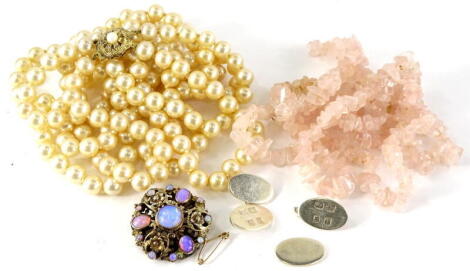 A quantity of costume jewellery, to include a rose quartz necklace, brooch with simulated opals, a pair of silver cufflinks, faux pearl necklace, etc.