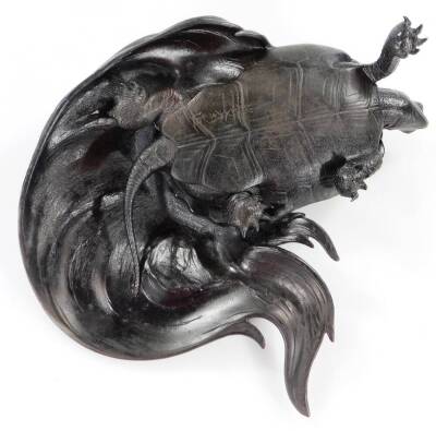 A fine Japanese iron okimono of a minogame (mythical turtle) with swirling hairy tail, signed Ryubundo, 25cm wide. The renowned Ryubundo family specialized in fine iron work, particularly water kettles (tetsubin) often used in tea ceremony. They began cre - 4