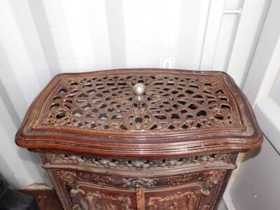 A French late 19thC cast iron and enamel wood burning stove Le Vosgien, No 258, by De Dietrich & Cie., Niederbronn., of serpentine form, the front and sides with a pierced grill moulded with cherubs' heads, the two doors and side panels moulded with castl - 4