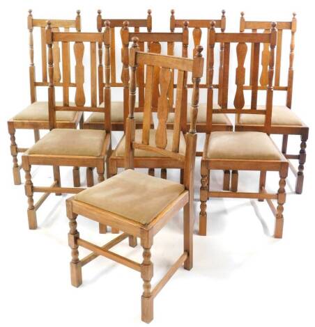 A set of eight 1920's oak single dining chairs, with drop-in seats, raised on turned legs, united by stretchers. Auctioneer announce. This set of chairs are 1920's and not Victorian as noted in an earlier catalogue.