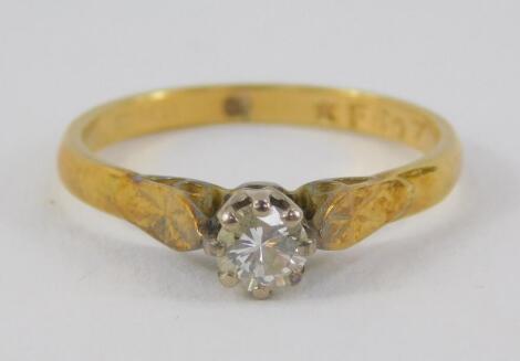 An 18ct gold and diamond solitaire ring, high claw set, approx 1/4ct, size K, 2.1g,