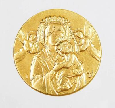 An Italian gilt coin, the front depicting a religious scene with mother carrying child and two angels, the reverse with head of the Pope and bearing Joannes Paulus II Pont.M., yellow metal, unmarked. - 2