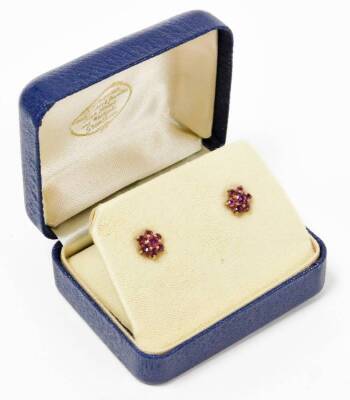 A pair of 9ct gold garnet set cluster earrings, each with butterfly backs, 1g all in, boxed. - 2