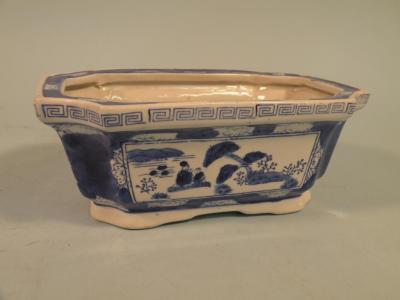 A Chinese porcelain canted rectangular jardiniere