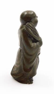 An oriental bronzed metal figure of a buddha, modelled holding a fan, 8cm high. - 4