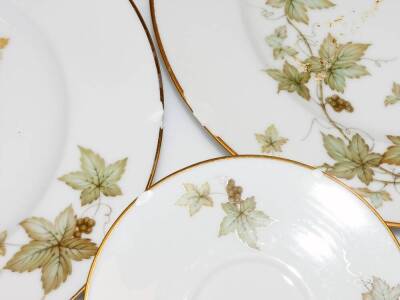 A comprehensive Noritake Ireland Trailing Ivy pattern part dinner service, to include dinner plate 27cm diameter, graduated serving meat plates, cups, saucers, jugs, soup bowls, dessert bowls, soup tureen, cups, saucers, plates, side plates, etc., printed - 4