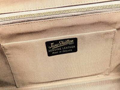 A Jane Shilton ladies brown leather handbag, with brass clasp, bearing label, 30cm wide. - 2