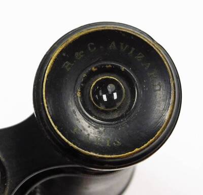 A pair of R&C Avizard of Paris binoculars, and a 1914-1918 commemorative medallion. (2) - 2