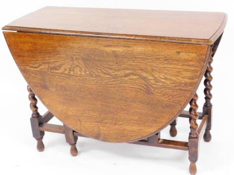 A late 19thC oak drop leaf table, on turned supports, 73cm high, 102cm wide, 44cm deep, 146cm deep (when fully extended).