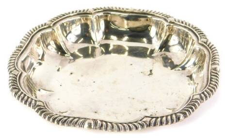 A William IV silver entree dish base, with a gadrooned border, London 1834, 31¼oz.