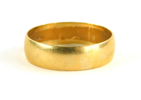 A 9ct gold wedding band, of plain design, Sheffield, ring size P, 2.2g.