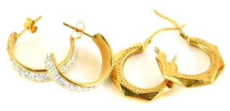 Two pairs of 9ct gold hoop earrings, to include a pair set with crystals, on butterfly backs, and a pair of 9ct gold hammered design hoops, 1.5cm wide, 2.7g all in.