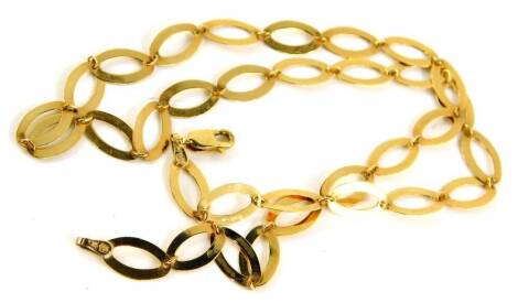 A 9ct gold loop necklace, with a clip clasp, 43cm long, 4g.