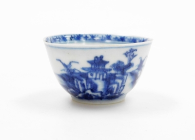 A Nanking cargo blue and white tea bowl and saucer decorated with landscapes, bearing Christie's lot label to underside, possibly numbered 5165, the bowl 6cm diameter, the dish 10cm diameter. (2) - 4