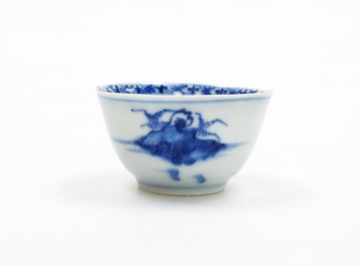 A Nanking cargo blue and white tea bowl and saucer decorated with landscapes, bearing Christie's lot label to underside, possibly numbered 5165, the bowl 6cm diameter, the dish 10cm diameter. (2) - 5