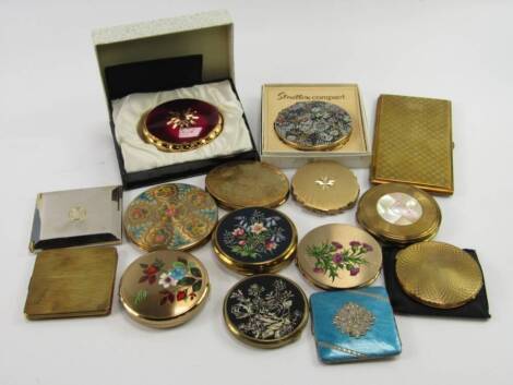 A small collection of Stratton & Kigu powder compacts, and ladies accessory cases.