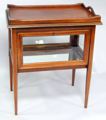 An Edwardian style mahogany and brass inlaid tray top bijouterie display cabinet, raised on tapering, square legs, 68cm x 48cm x 80cm.