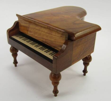 A walnut jewellery box, carved as a grand piano, 18.5cm long.