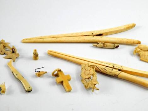 A group of Victorian and Edwardian ivory and bone collectibles, including two pairs of glove stretchers, folding knife, Stanhope monocular, three brooches, a pair of earrings, pendant cross and a dog whistle.