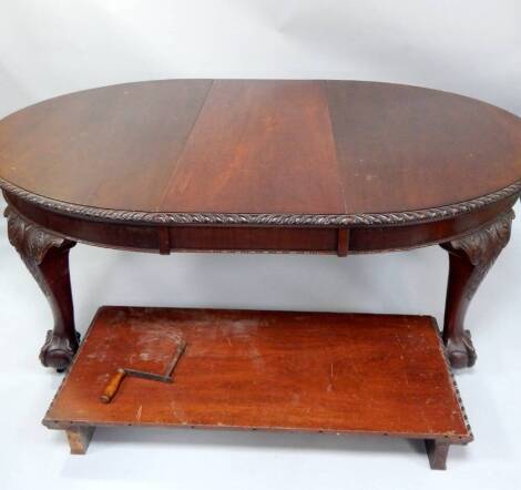 An early 20thC mahogany wind out dining table in the Chippendale manner, with gadrooned moulded top, carved cabriole legs with heavy ball and claw feet 122cm wide x 240cm max including two leaves