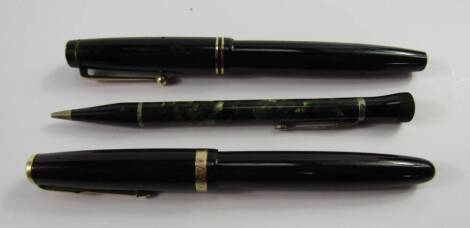 A Parker Victory fountain pen, Duofold fountain pen and a Conway Stewart Nippy green cracked ice pencil, (3).