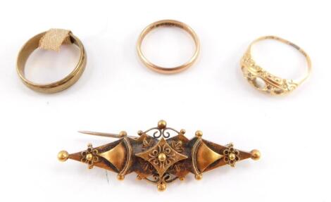 A Victorian 18ct gold ring shank, 2.5g., two 9ct gold wedding bands, sizes M and O, 4.75g., and a Victorian 15ct gold brooch, 3.1g. (4)