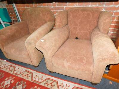 A pair of early 20thC deep upholstered armchairs.