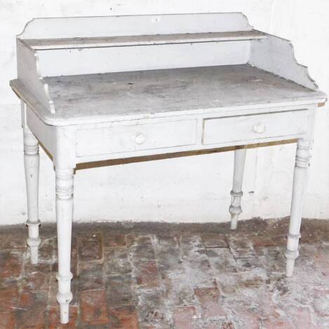 A Victorian tray top washstand, with knob handles and turned legs, 108cm wide.